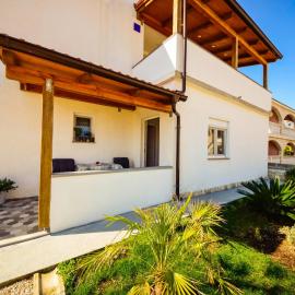 Apartment Matanovi Dvori-1 by Interhome, hotel di Vir