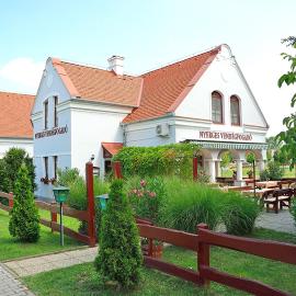 Nyerges Vendégfogadó, hotel in Hegykő