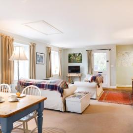 Stable Cottage - Milton Lilbourne, hotel in Pewsey