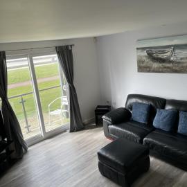 Beach Front Ground Floor Apartment, hotel em Llanelli