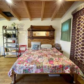 Cozy cottage in countryside close to Tbilisi, hotel em Dushetʼi