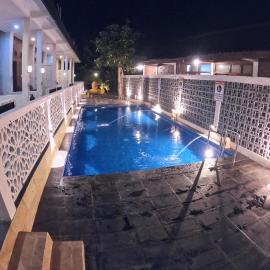 The Royal Joglo, hotel di Tepus
