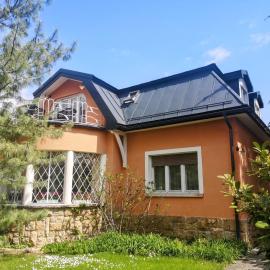 Kikelet Villa, hotel en Dunakeszi
