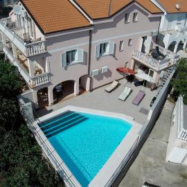 Apartment Kathy، فندق في كارلوباغ