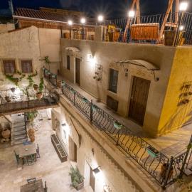 In Stone House, hotelli Goremessa