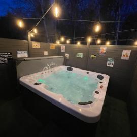 Tigers Wood - 2 bed hot tub lodge with free golf, NO BUGGY, hotel a Swarland