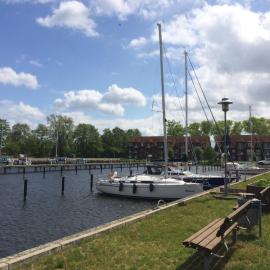 Blick auf Yachthafen an der Ostsee