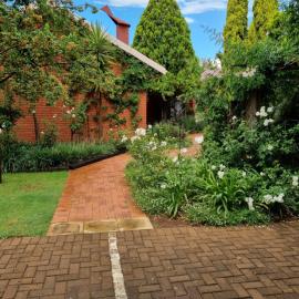Camelia Guest House, hotel em Universitas