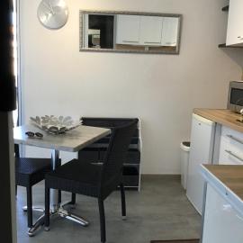 Studio climatisé classe 2 dans marina proche mer et etang - lit wifi fibre et parking privé: Sète'de bir otel