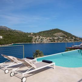 Viesnīca Villa Anthelia-Idyllic view and private access to the sea pilsētā Sivota