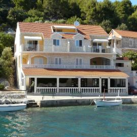 Apartments Korčula、プリズバのホテル