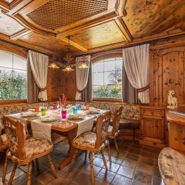 Chalet Mountain Plaza - Apt Garden, hotel in Pinzolo
