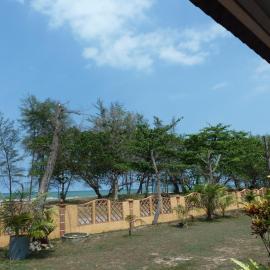 Cempaka Beach Resort, hotel in Kuantan