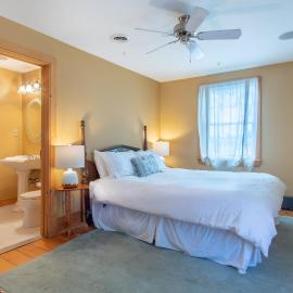 Emilyville Inn, hotel u gradu Campbellford