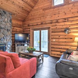 Secluded Gaylord Cabin w/ Deck, Fire Pit & Grill!, hotel in Gaylord