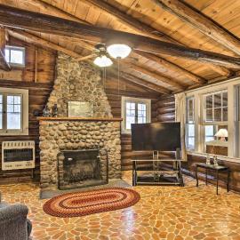 Lakefront 1930’s Log Cabin w/ Dock & Fire Pit!, hotel a Rice Lake