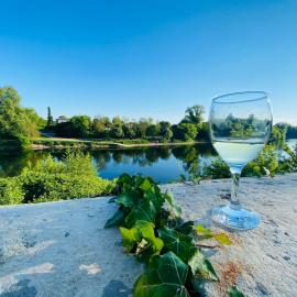 Gîte "Au Bord de l'Eau", hotel a La Force