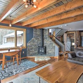 Slopeside Burke Mtn Condo w/ Amenity Access!, hotel in East Burke