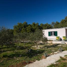 Olive Eden Holiday Home, hotel in Milna