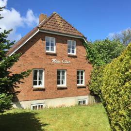 Ferienhaus Ellen, OG Whg, hotel em Utersum