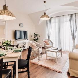 Monarchia Cottage Apartman, hotel in Mosonmagyaróvár