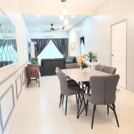 Private pool Cassa Dinies, Wifi , Bbq,10 pax, hotel in Rantau Panjang