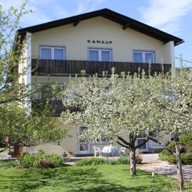 Appartements Kanauf, hotell i Krumpendorf am Wörthersee