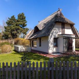 Tilda, hotel in Ahrenshoop