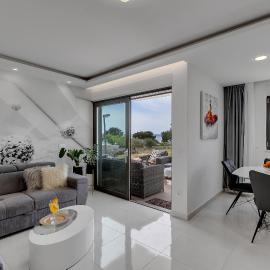 Luxury Promajna Beach Apartment, hotel in Promajna