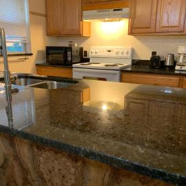House 3br 1-bath, 8-min from Indian Rocks Beach, nice park thru back gate، فندق في لارغو