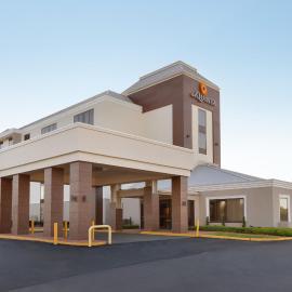 La Quinta inn & suites by Wyndham Dothan, hotelli kohteessa Dothan