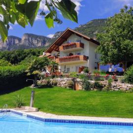 Kerschbamerhof Apartments mit Pool Kurtatsch Tramin Südtirol