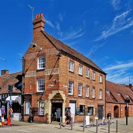 Stratford-upon-Avon में, होटल Penthouse On Waterside With River Views, Private Parking & Secluded Hot Tub