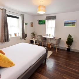 Pier House Room, hotel u gradu Dingl