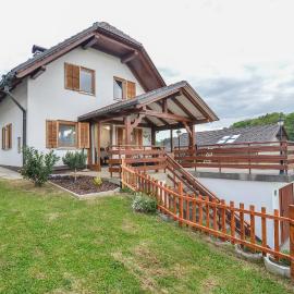 Flower house Podčetrtek, hotel di Podcetrtek