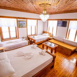 Hotel Bebej Tradicional, hotel v destinácii Gjirokastër