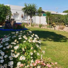 En Finca Las Dunas dos Chalets con jacuzzis en primera linea de playa , uno de 4 dormitorios y otro de 2 dormitorios, Llama al Seiscientos veintisiete Cuatrocientos diecisiete Trescientos noventa y ocho, готель у місті Рота
