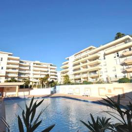 T2 climatisé à 5 minutes à pied de la plage avec parking, piscine et wifi, hotel din Fréjus