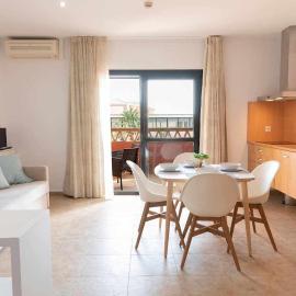 Apartamento junto a la playa con piscina y parking, ξενοδοχείο σε Punta Umbría