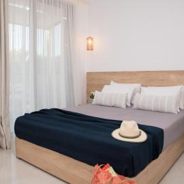 Aphrodite Studios & Suites - 140m from the beach, by ZanteWize