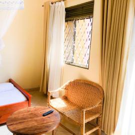Cozy Bukoto Studio, unlimited WiFi, Netflix & Close to Acacia