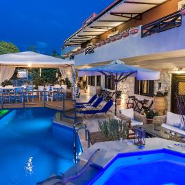 Dante's Maisonettes, khách sạn ở Amoudi
