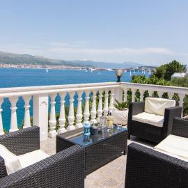 Apartmani Mlačić, hotel in Okrug Donji