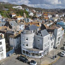 master accommodation suite 11 sea view, hotel in Hastings
