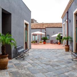 Dimora De Mauro – hotel w Katanii