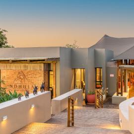 Ndhula Luxury Tented Lodge, хотел в Уайт Ривър