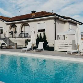 Agriturismo RiDaRoca, hotel in San Damiano dʼAsti