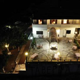 Rizos Veranda - Rooms، فندق في Isómata