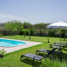 M&B Luxury House, hotel u gradu 'Teologos'
