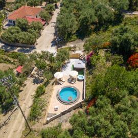 Country House DAFNI, hotel v destinácii Vasilikos